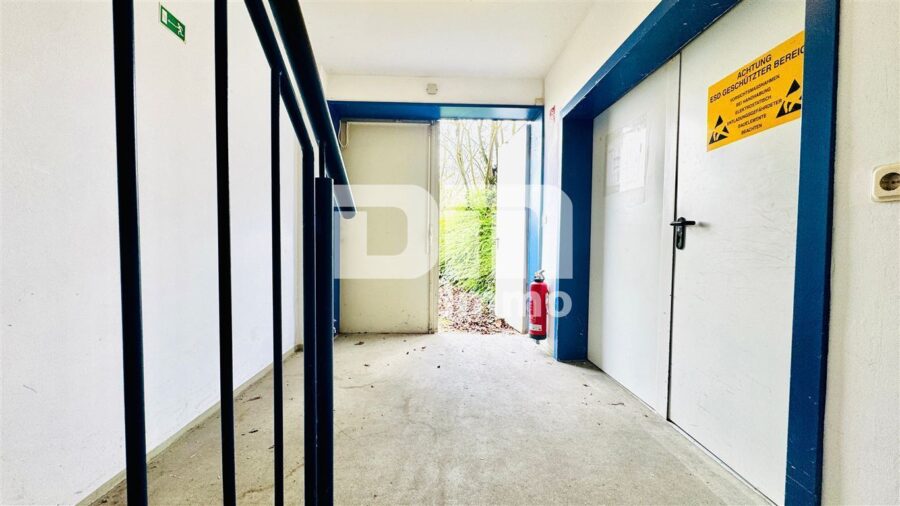 Vielseitiger Gewerbekomplex Halle + Büro / Freifläche - Top Infrastruktur direkt am A44 / A49 Kreuz - KG Zufahrt Halle 1 / Halle 2 unter Haupthalle